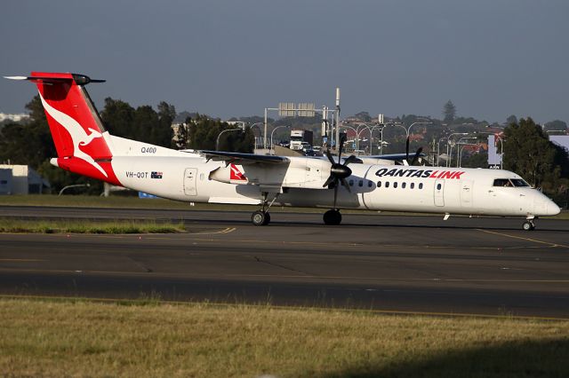 de Havilland Dash 8-400 (VH-QOT) - on 1 December 2017