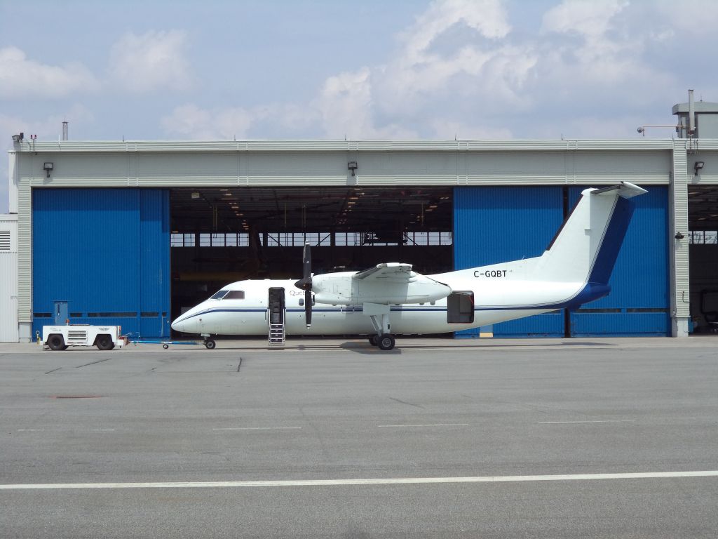 de Havilland Dash 8-200 (C-GQBT)