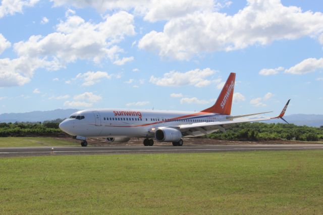 Boeing 737-800 (C-GKVV)