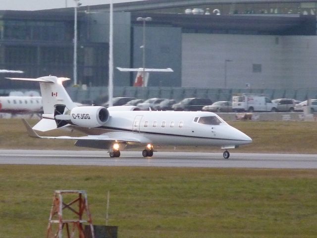 Learjet 60 (C-FJGG) - taxiing towards avitat.