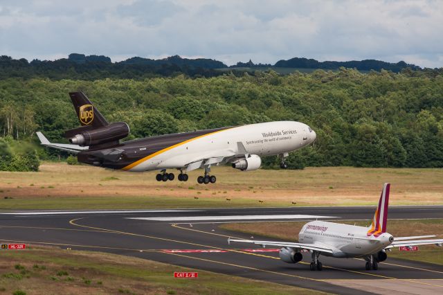 Boeing MD-11 (N284UP) - GWI A319 giving way to a landing MD11.