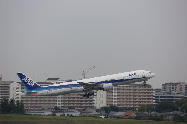 BOEING 777-300 (JA756A)