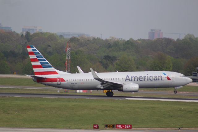 Boeing 737-800 (N962NN)