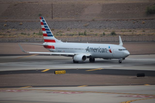 Boeing 737-800 (N990AN)