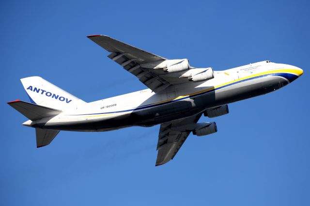 Antonov An-124 Ruslan (UR-82009) - Climbing from Rwy 34L.Apparently delivered some sort of Solar Converter from Italy.