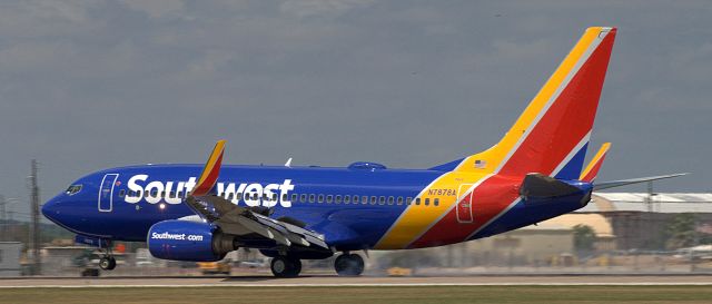 Boeing 737-700 (N7878A)
