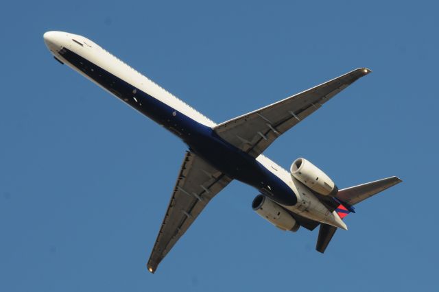 McDonnell Douglas MD-90 —