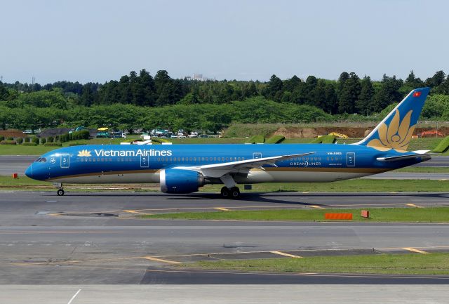 Boeing 787-9 Dreamliner (VNA-863) - Taxing at Narita(NRT) 2018/04/26