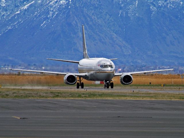 BOEING 737-400 (C-FLEJ)