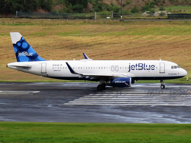 Airbus A320 (N715JB)