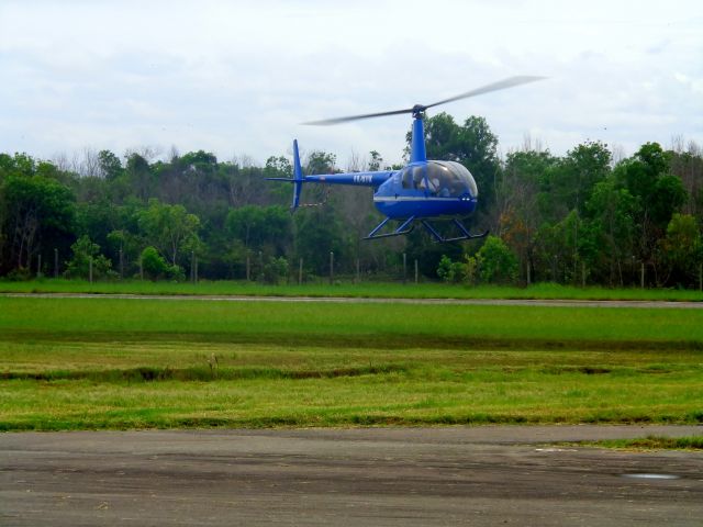 Robinson R-44 (PR-WVW)