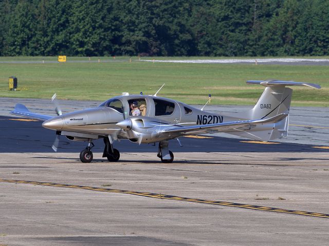 Diamond DA-62 (N62DV)