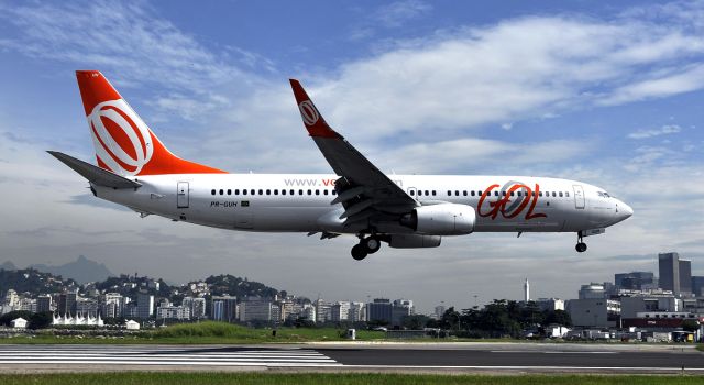 Boeing 737-700 (PR-GUH) - Landing at Santos Dumont Domestic Airport- RWY02