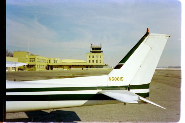 Cessna 152 (N68815) - Fuel stop for my long cross country. 