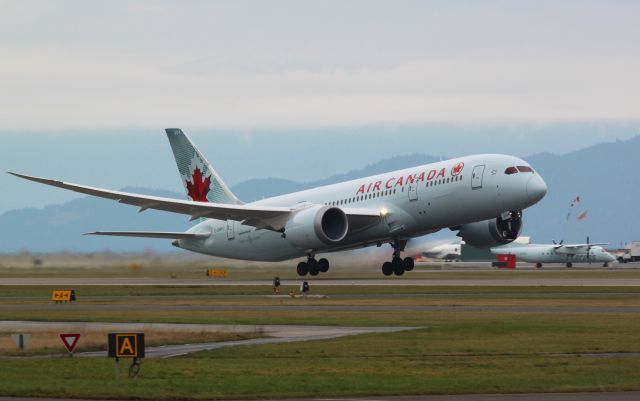 Boeing 787-8 (C-GHPV)