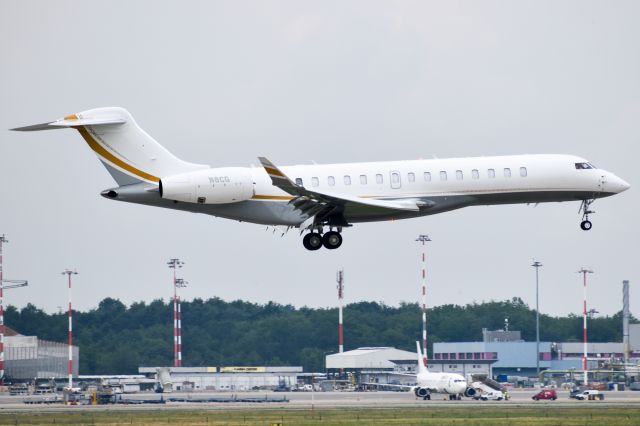 BOMBARDIER BD-700 Global 7500 (N8CG)