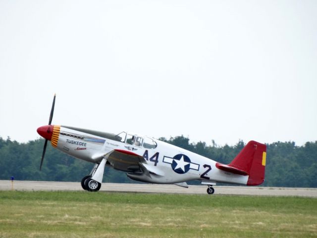 North American P-51 Mustang (N64129)