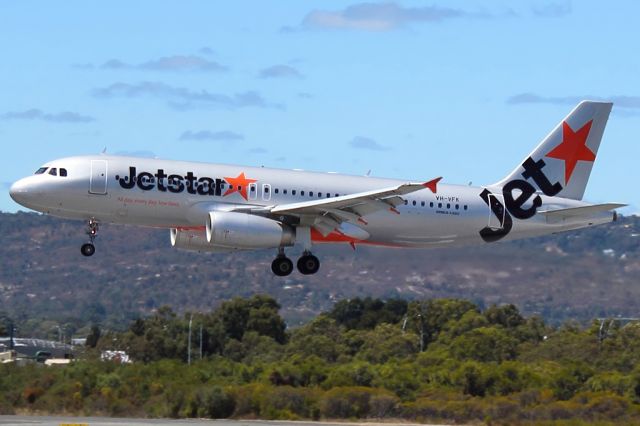 Airbus A320 (VH-VFK) - Airbus A320-232 Jetstar VH-VFK on final for R03 PER/YPPH, 5/3/16.