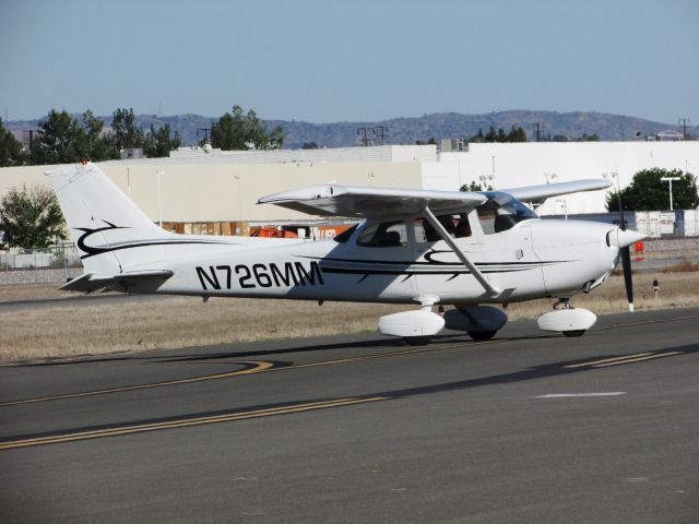 Cessna Skyhawk (N726MM) - Taxiing to parking