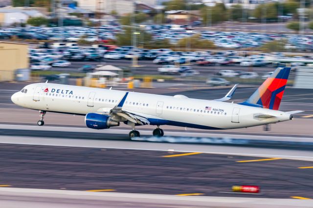 Airbus A321 (N367DN) - Delta Airlines A321 landing at PHX on 11/30/22. Taken with a Canon 850D and Tamron 70-200 G2 lens.