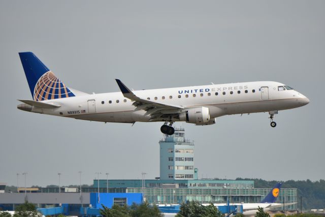 Embraer 175 (N89315)