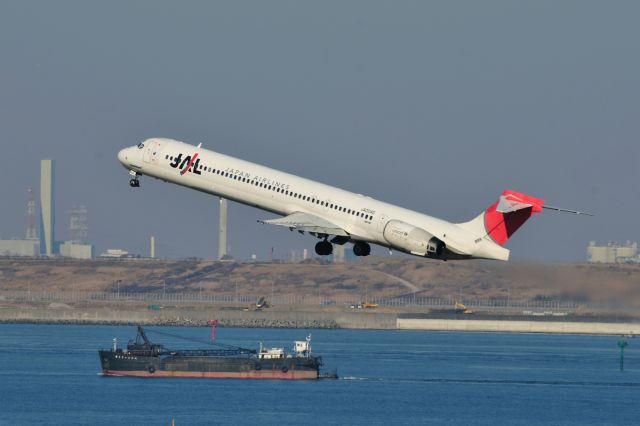 McDonnell Douglas MD-90 (JA004D) - 2012/1/9