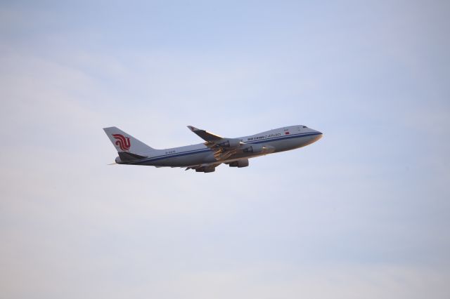 Boeing 747-400 (B-2475)