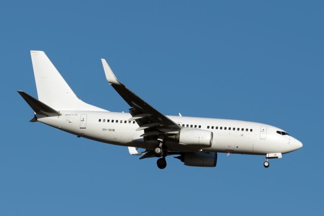 Boeing 737-700 (VH-NHW) - B737-7K2 cn 39257-3779. Virgin Australia VH-NHW final rwy 21 YPPH 14 January 2023