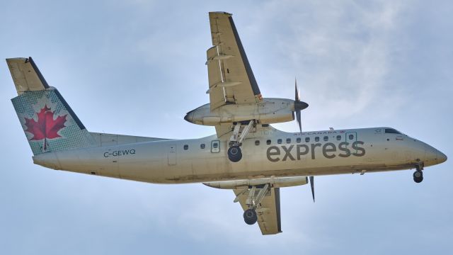 de Havilland Dash 8-300 (C-GEWQ)