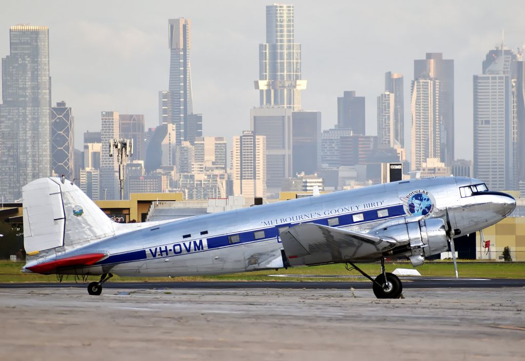 Douglas DC-3 (VH-OVM)