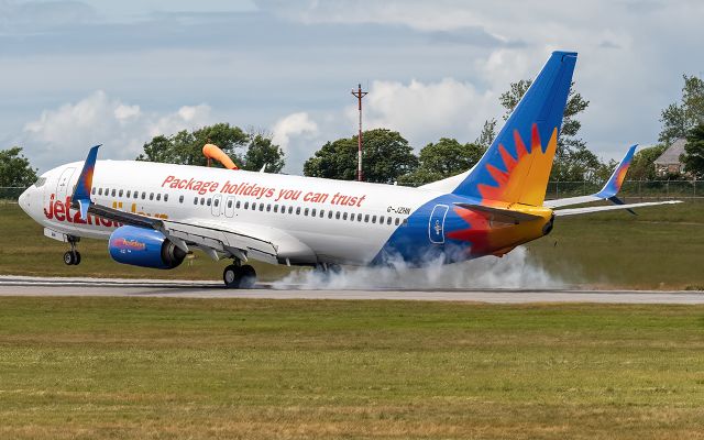 Boeing 737-800 (G-JZHN)