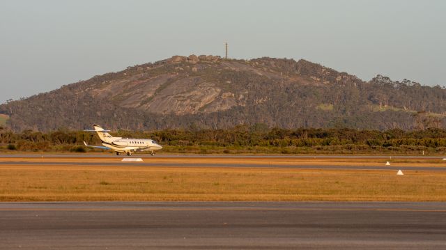 Hawker 800 (VH-MQY)