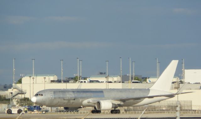 BOEING 767-300 (N530LA) - Pushback!