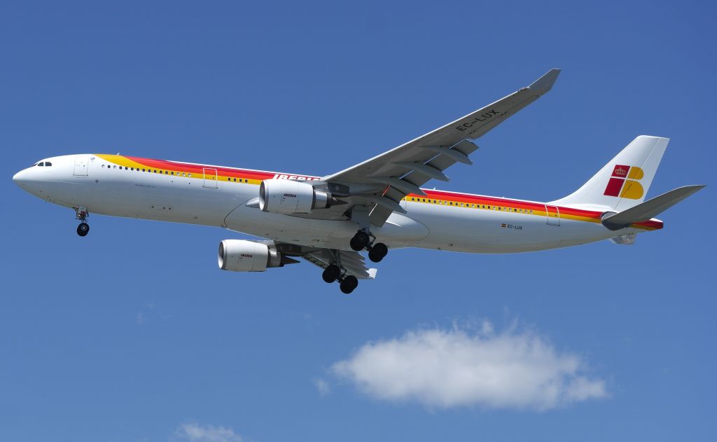 Airbus A330-300 (EC-LUX)
