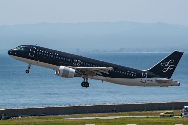 Airbus A320 (JA09MC)