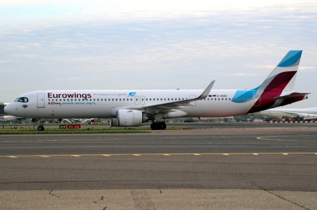 Airbus A321neo (D-AEEA) - Taxiing to Stand 219 on 26-Dec-23 operating flight EWG9464 from EDDL.