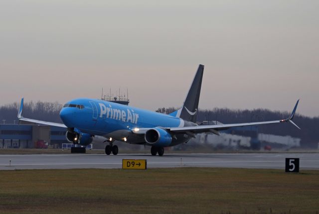 Boeing 737-800 (N7933A) - SCX3044 arriving from Lakeland Linder Intl – KLAL on 28 Dec 2021. 