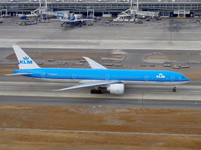 BOEING 777-300 (PH-BVG)