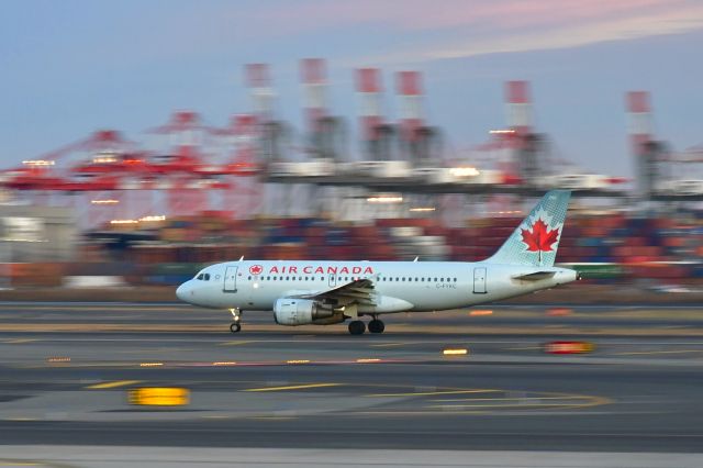 Airbus A319 (C-FYKC) - Air Canada Airbus Airbus A319-114 C-FYKC in Newark 