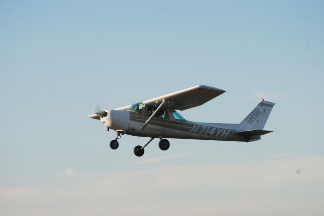 Cessna 152 (N714YH) - Climbout