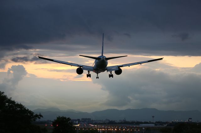 Boeing 777-200 (JA8199) - 20 August 2015:HND-HKD.