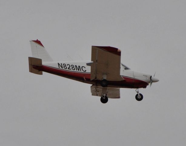 Piper Cherokee (N828MC)