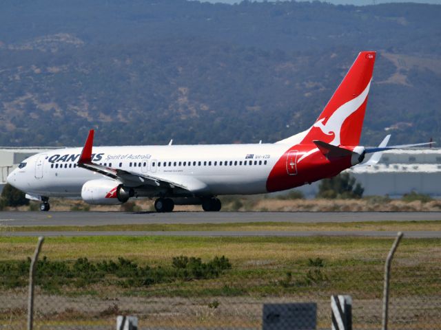 Boeing 737-800 (VH-VZB) - Waiting for permission to roll on runway 05. Thursday 12th April 2012.