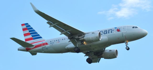 Airbus A319 (N9016)
