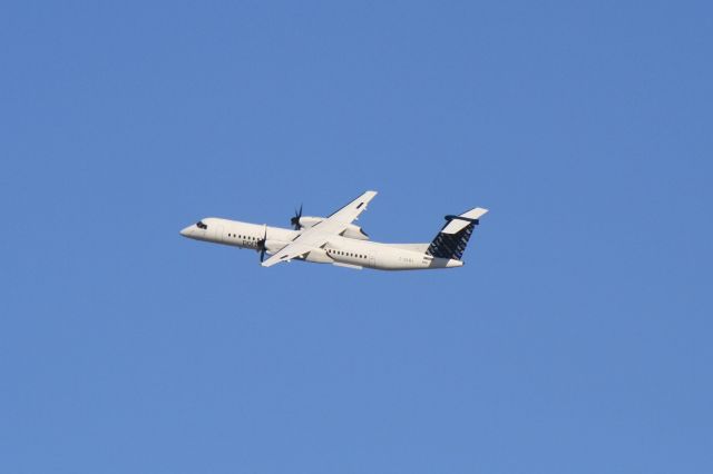 de Havilland Dash 8-400 (C-GLQJ) - Leaving Montreal-Trudeau on runway 06R