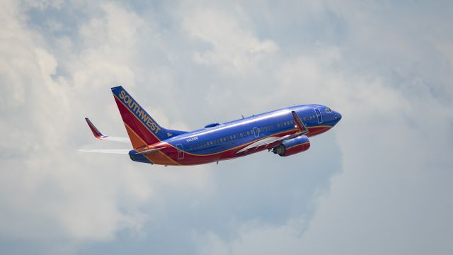 Boeing 737-700 (N468WN) - Departing 26Lbr /6/17/17