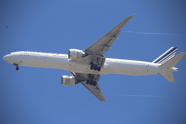 BOEING 777-300ER (F-GSQL)