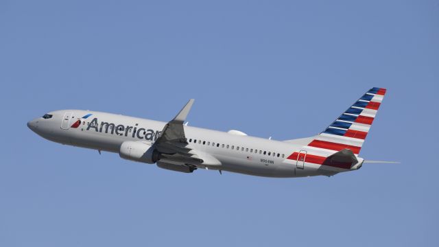 Boeing 737-800 (N964NN) - Departing LAX on 25R