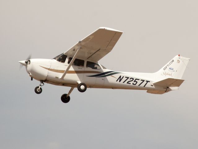 Cessna Skyhawk (N7257T)