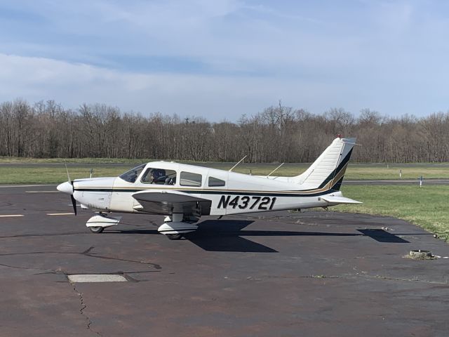 Piper Cherokee (N43721) - N43721 (P28A) arriving at Quakertown Airport (KUKT)br /Photo Date: April 8, 2023